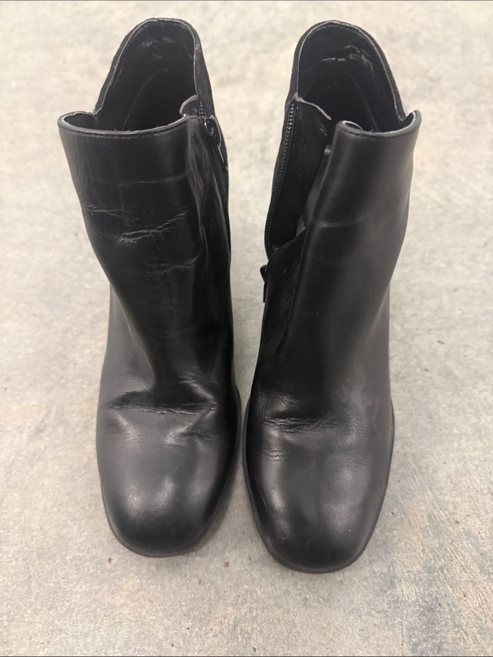 Bandolino Black Leather Ankle Booties with Side Zip